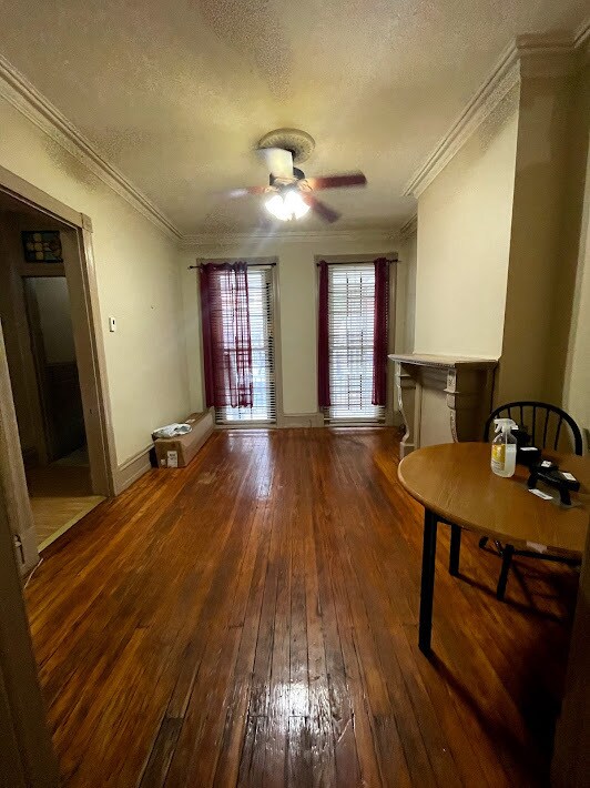 Living Room - 3224 Mount Vernon St