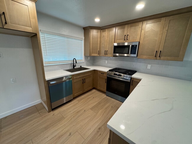 Foto del edificio - 2204 Lausett Ave