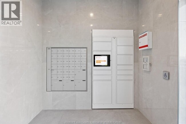 Building Photo - 1740 Sprucewood Ave