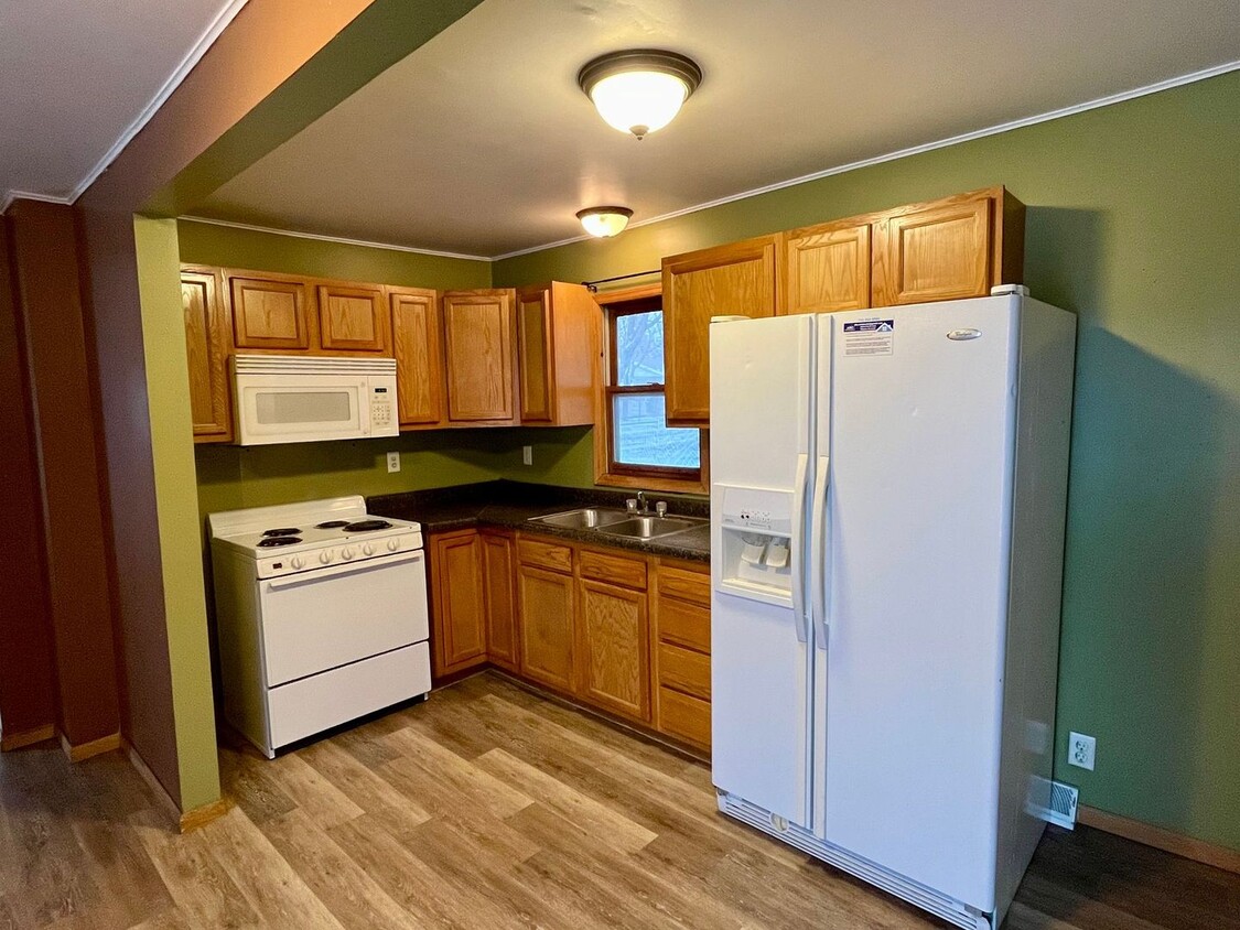 Foto principal - 2 Bedroom Single family home in Wausau for...