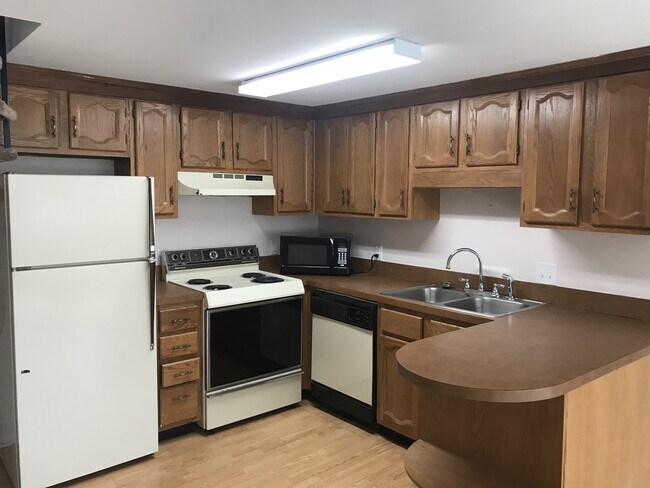 Foto del edificio - 2 Bedroom, 1 Bath, Unfurnished Condo in Sterling Village!