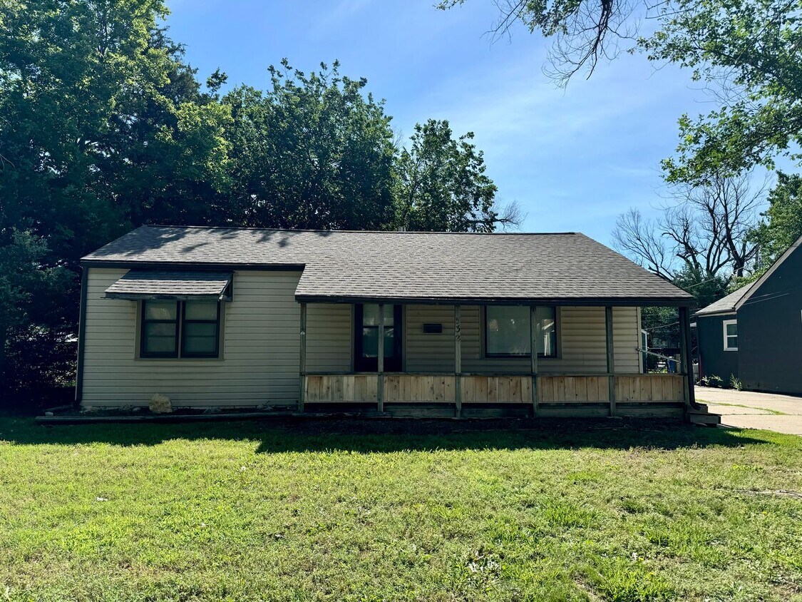Primary Photo - 532 N Gordon St