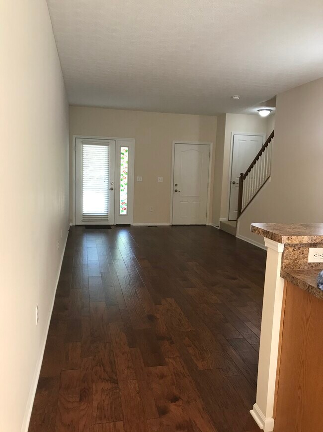 pisos de madera noble - 173 W Case St