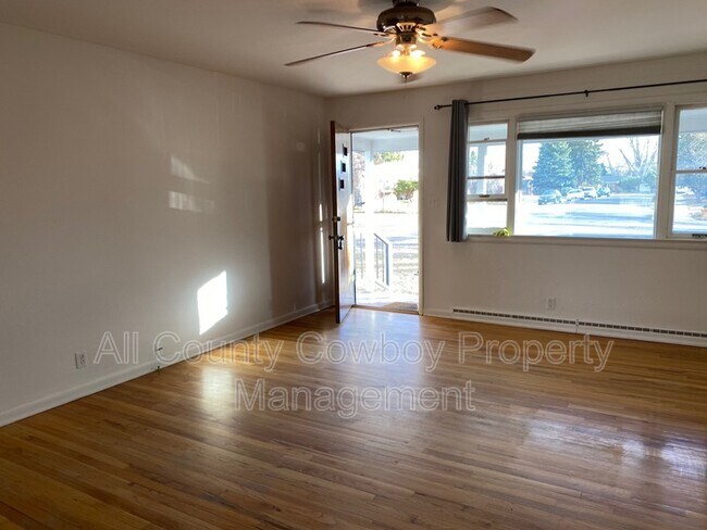 Building Photo - 2115 E Sheridan St