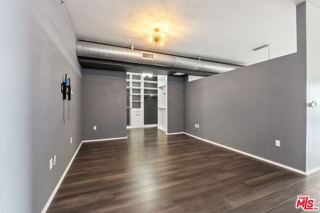 Foto del edificio - 1111 S Grand Ave