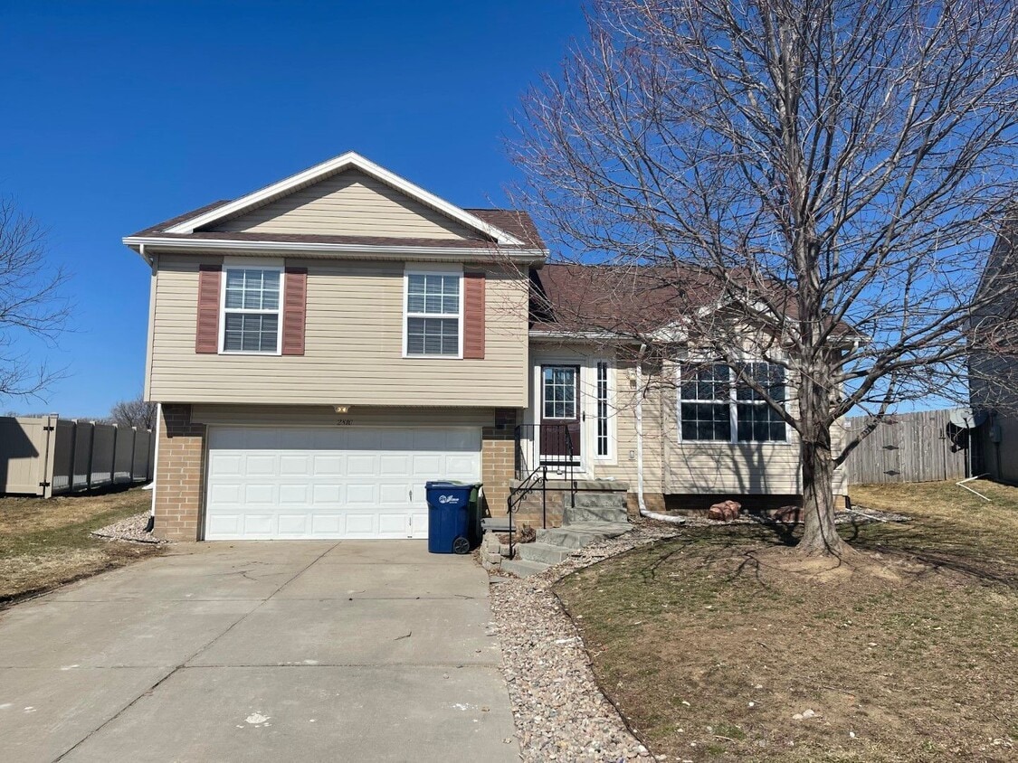 Home For Rent in Bellevue! House Rental in Bellevue, NE