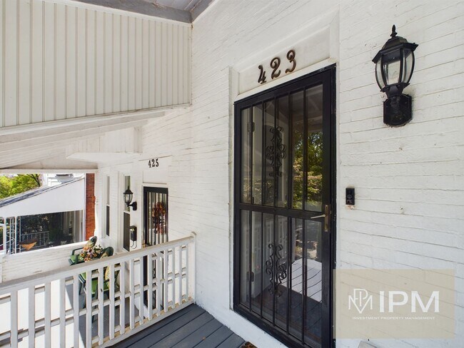 Foto del edificio - Spacious 5 Bedroom, 2.5 Bath Near The Avenues!