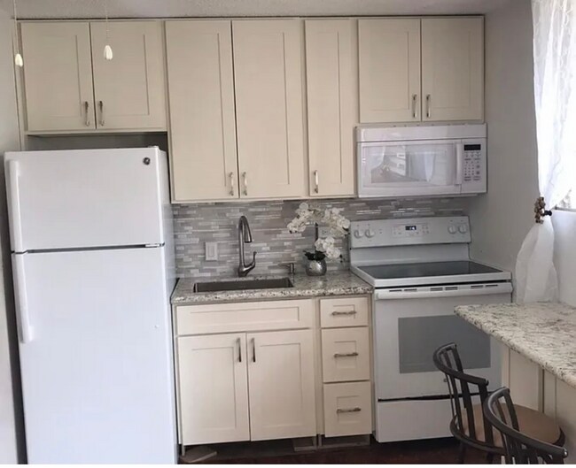 Foto del edificio - 236 Lili?uokalani Ave