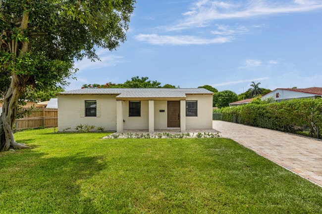 Building Photo - 3015 Robert Rd
