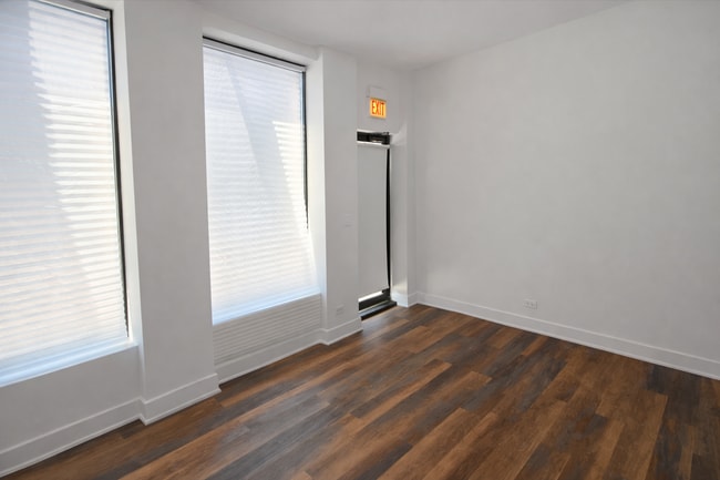 Foto del edificio - 1533 N Western Ave