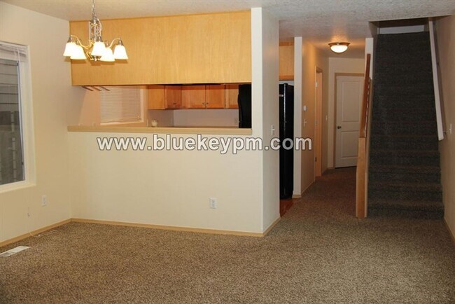 Foto del edificio - 3 bedroom 2.5 bath home in Errol Heights