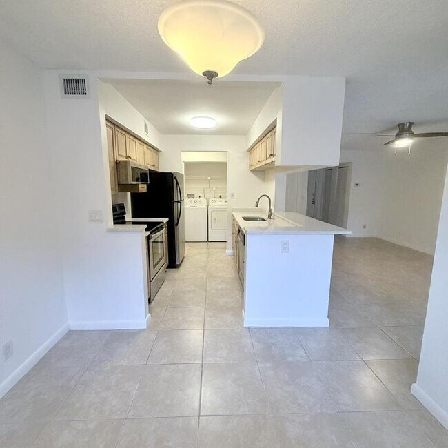 Foto del edificio - 9955 Westview Dr