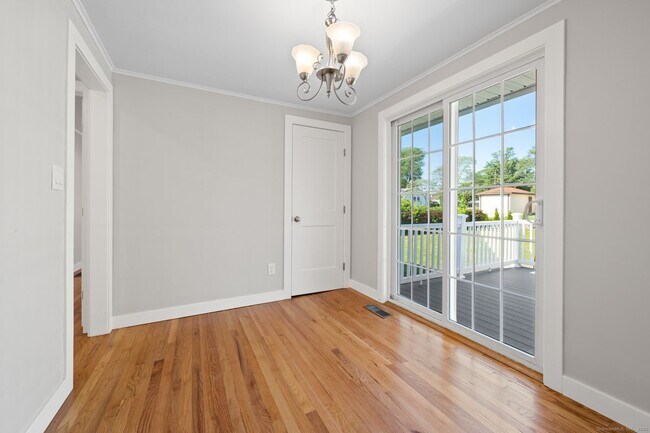 Foto del edificio - 21 Crestwood Ave