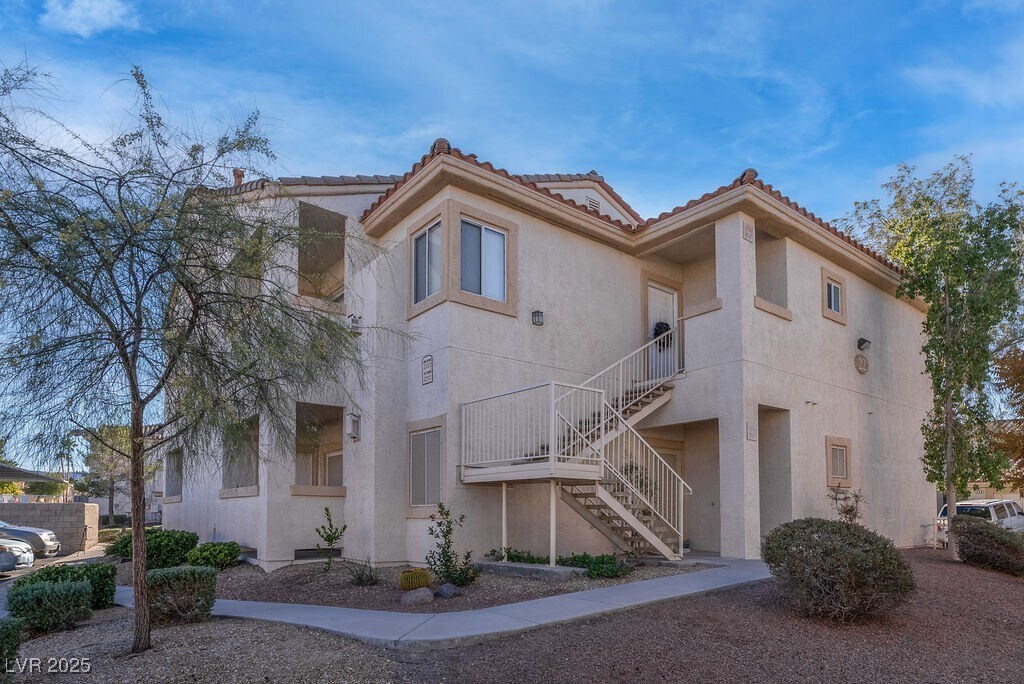 Foto principal - 855 N Stephanie St