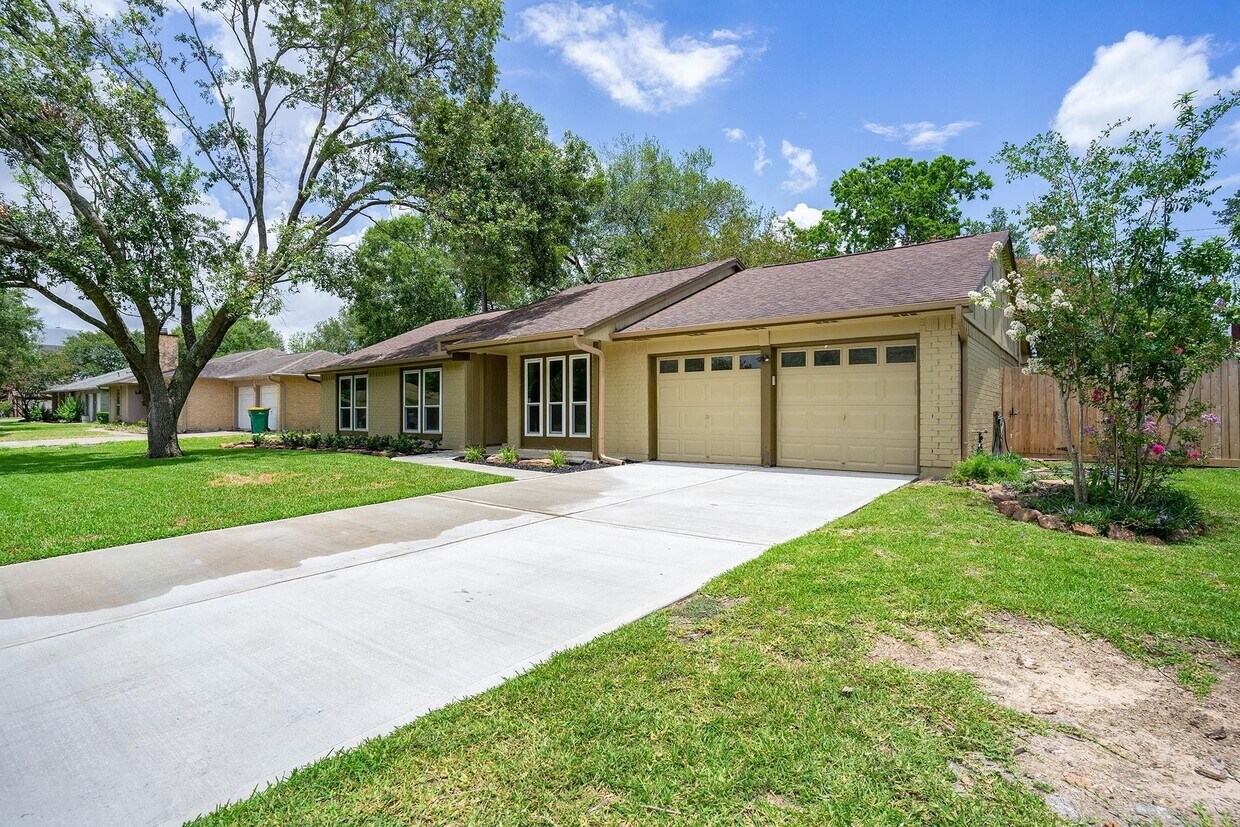 Building Photo - 1008 Lost River Dr