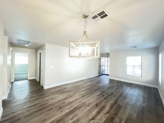 Foto del edificio - Charming Single-Story 3 bedroom