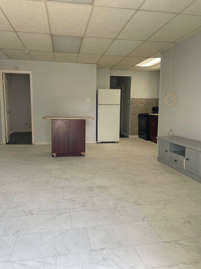 Foto del edificio - 1111 Girard Ave