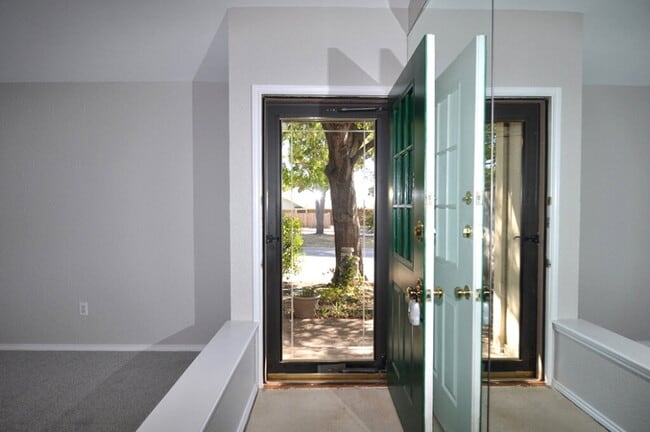 Building Photo - "Adorable 2-1 Duplex with Character, Comfo...