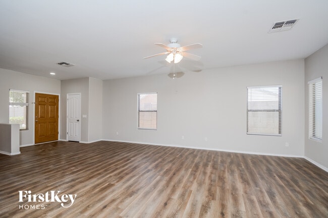 Foto del edificio - 3606 N 129th Ave