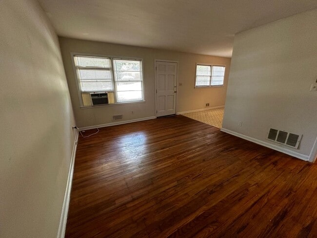 Building Photo - 353 Morton Ave