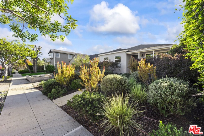 Building Photo - 2654 33rd St