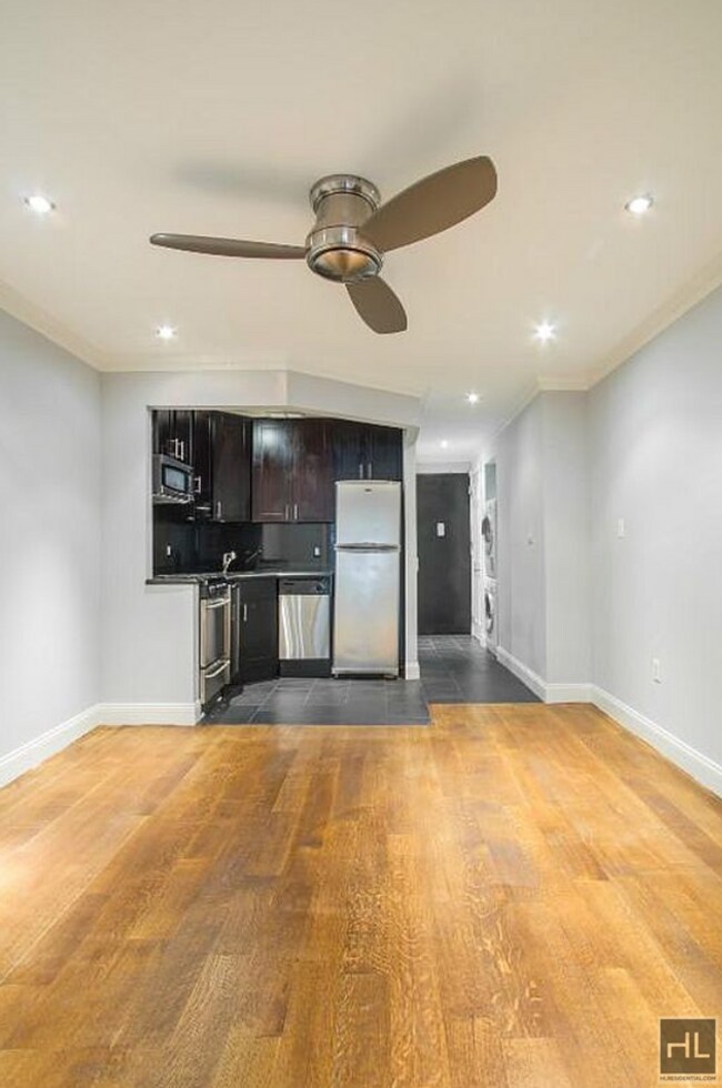 Building Photo - AMAZING ONE BEDROOM APARTMENT!! AMAZING DE...