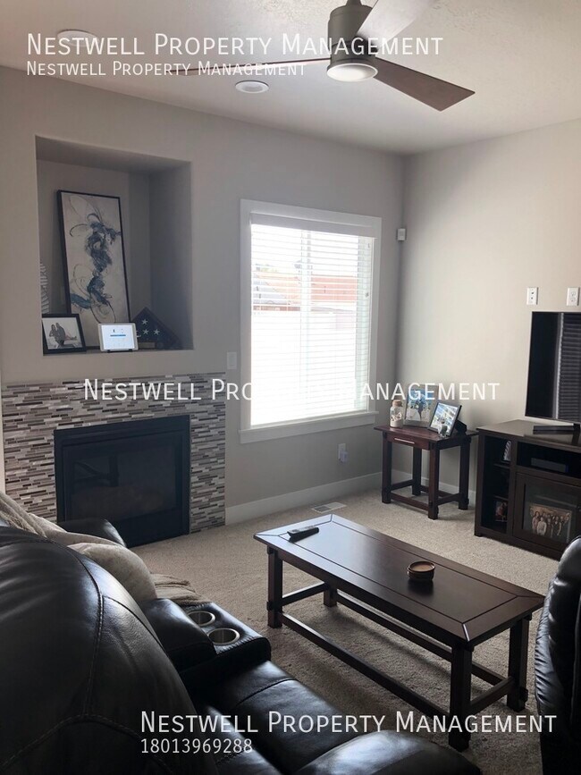 Foto del edificio - 4-bed 2 story townhome