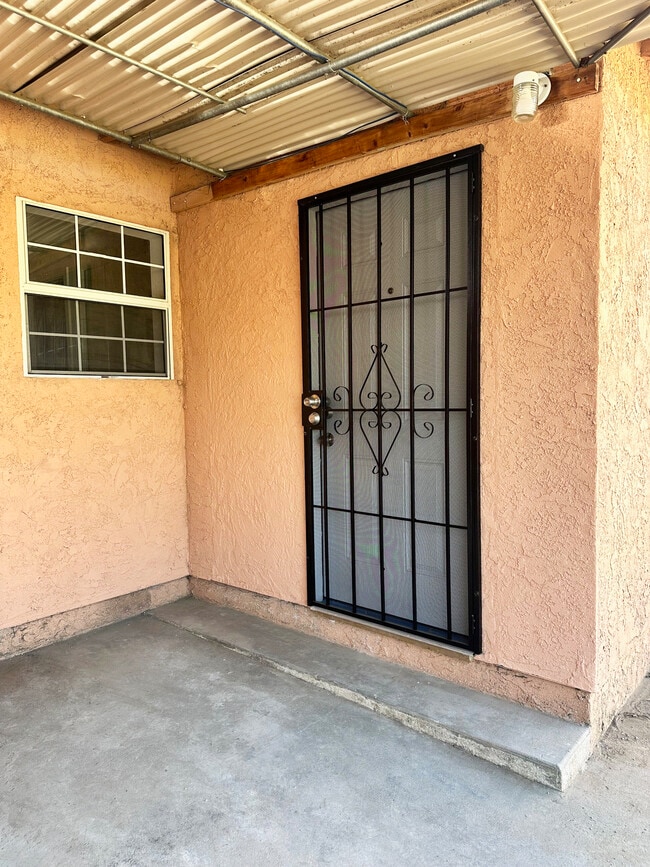 Unit 3 Entrance - 437 E 8th St