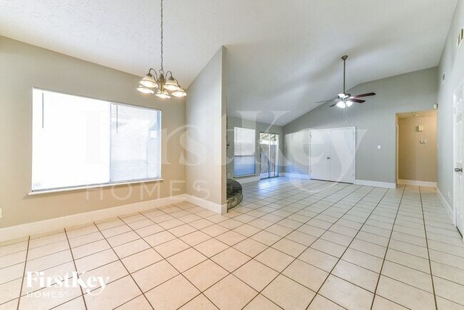 Foto del edificio - 3823 Ebury Dr