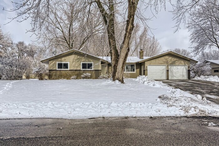Primary Photo - 1465 Crest Dr, Chaska, MN, 55318