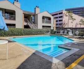 Building Photo - 2025 Augusta Dr