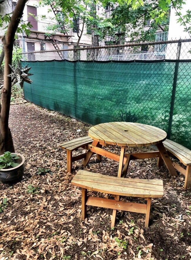 Foto del edificio - 116 E 117th St