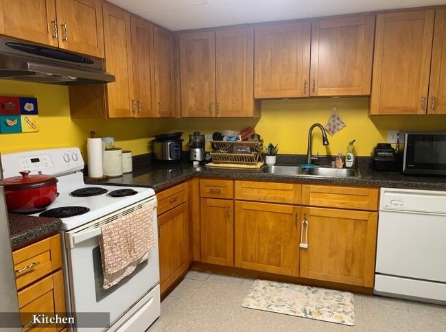 Building Photo - 501 W 24th Pl