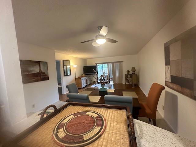 Foto del edificio - 134 S Cypress Rd