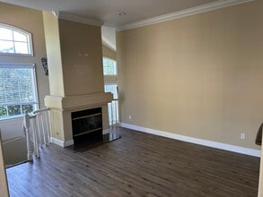 Building Photo - 19 Tulip Pl