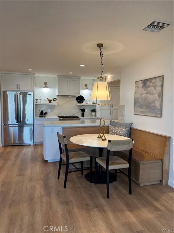 Foto del edificio - 723 Palisades Beach Rd