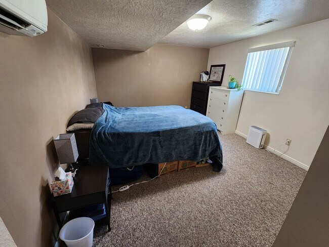 Foto del edificio - 1 Bed 1 Bath Pet Friendly Provo Apartment South of BYU