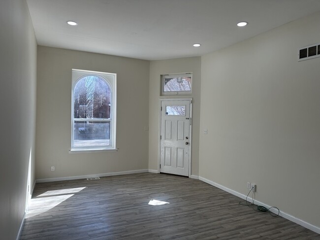 Foto del edificio - Clean 3Bd 2.5 Bth Town Home Near Soulard &...