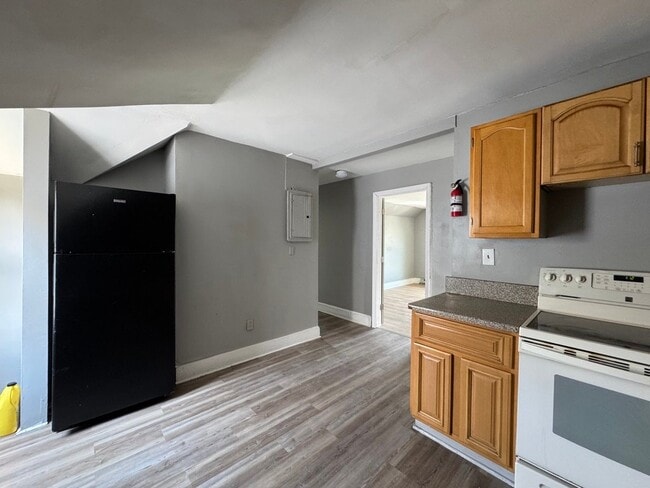 Building Photo - 508 Chalkstone Ave