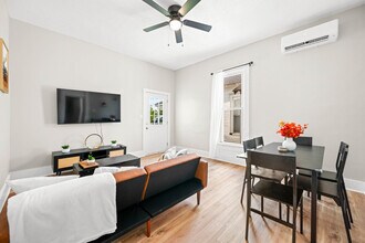 Building Photo - 639 Maple St