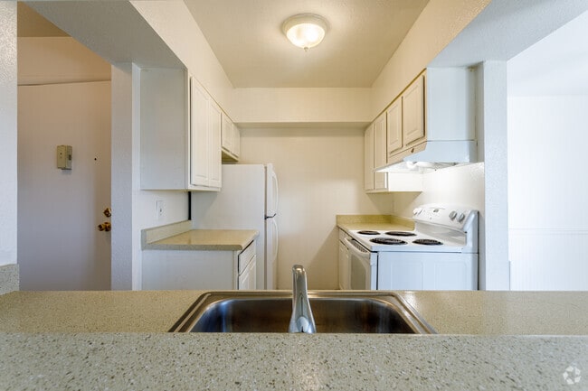 1HAB, 1BA -736 ft² - Belmar Groves