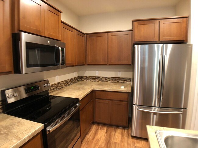 Foto del edificio - Beautiful 3 Bed, 2.5 Bath Townhome in Happ...