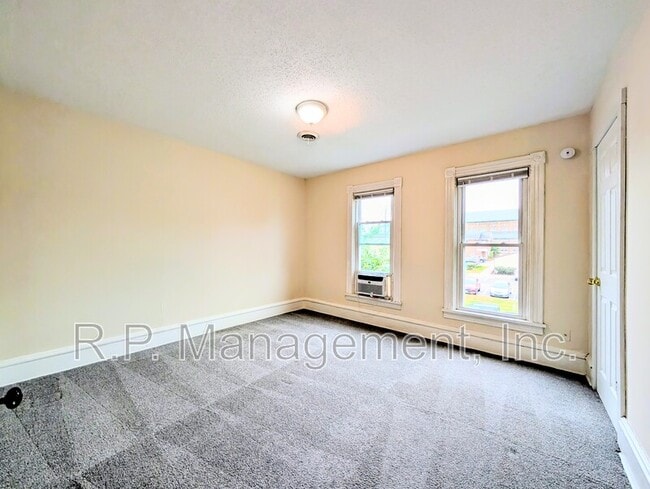 Building Photo - 340 16th Ave NE