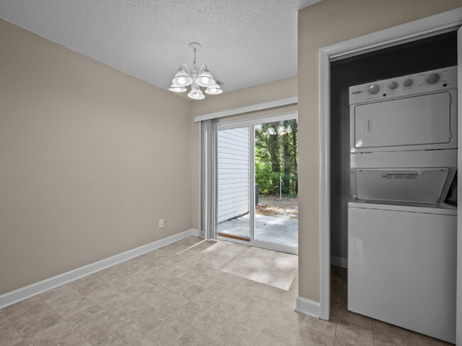 Foto del edificio - Available Now! 2 Bedroom, 2.5 BathTownhome...