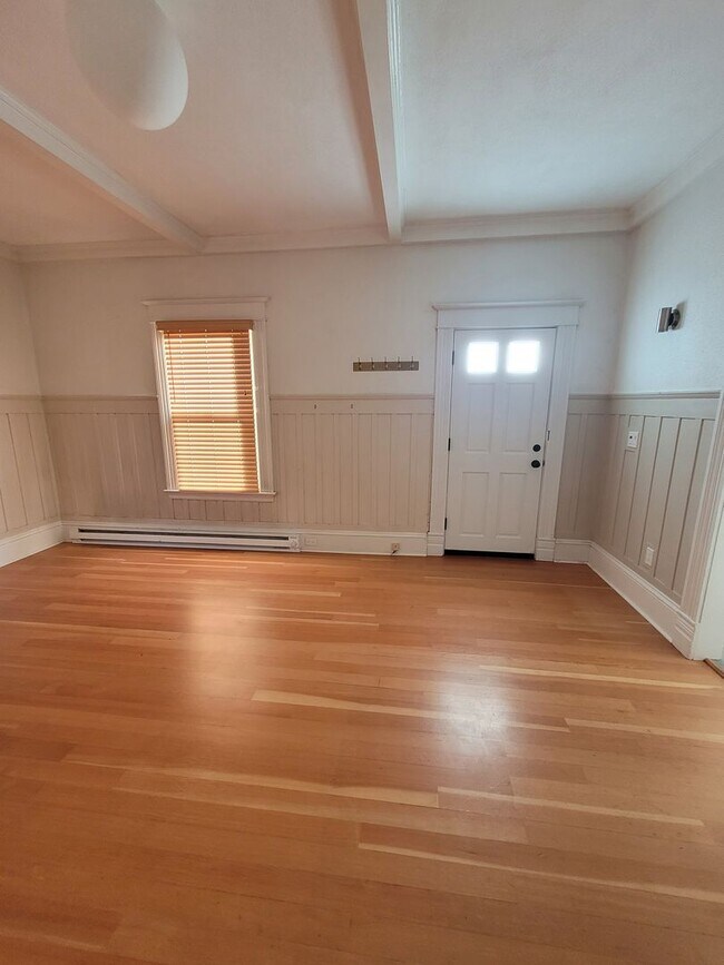 Foto del edificio - 332 W 5th Ave