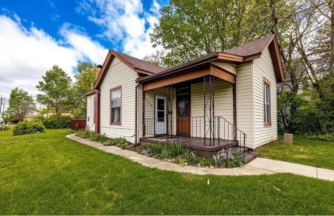 Photo - 330 W Withrow Street House