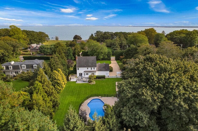 Building Photo - 1025 Peconic Bay Blvd