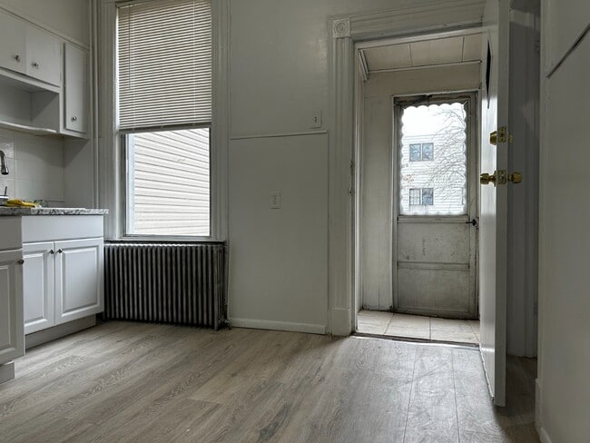 Building Photo - 103 Zabriskie St
