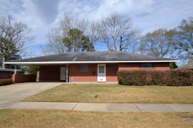 Building Photo - Vintage 3 Bedroom Home in Goodwood Homesites Neighborhood