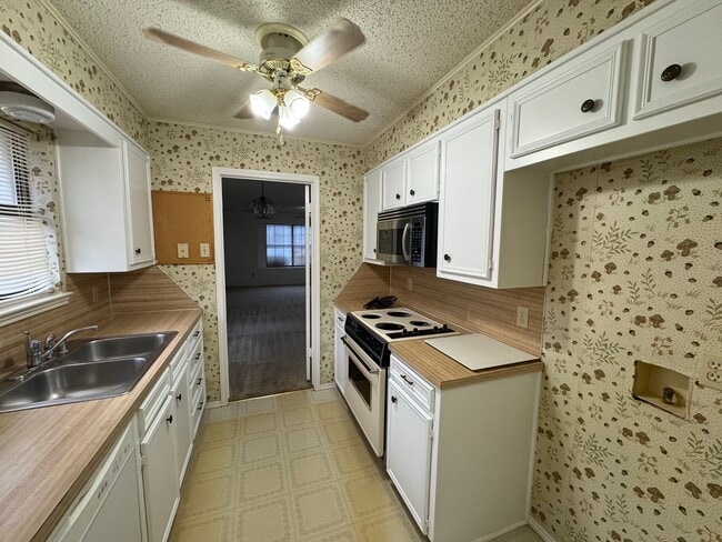 Building Photo - Midway ISD Duplex